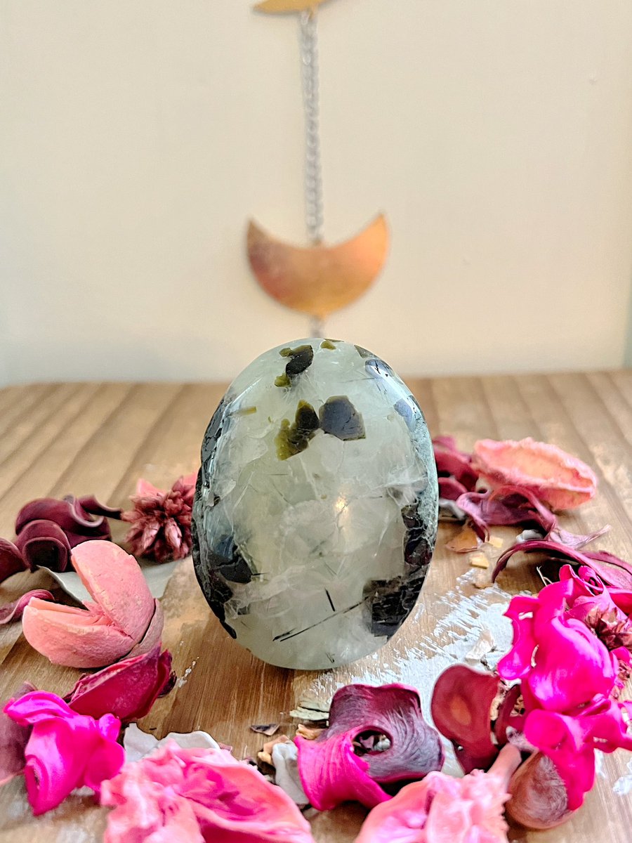 Annabtlouise's tweet photo. I still have these gorg Sardonyx spheres&amp;these beautiful Prehnite palms left from yesterdays update! Can we find some a home today?🙈the Sardonyx would be precious on one of these wooden stands only $10 extra! If not they do come with a free lil acrylic! https://t.co/YKjo4UcXHl✨ https://t.co/3UBfBK22zN