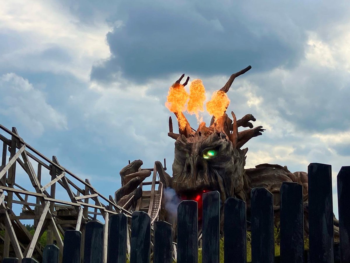 sayhellotorich's tweet photo. Awesome Saturday at @HeideParkResort. Colossos: Kampf der Giganten is a 10/10. Epic ride, epic soundtrack and epic fireballing monster at the end! #HeideParkResort #Soltau #Colossos #GetDatThrill https://t.co/H4IFK0YlZk