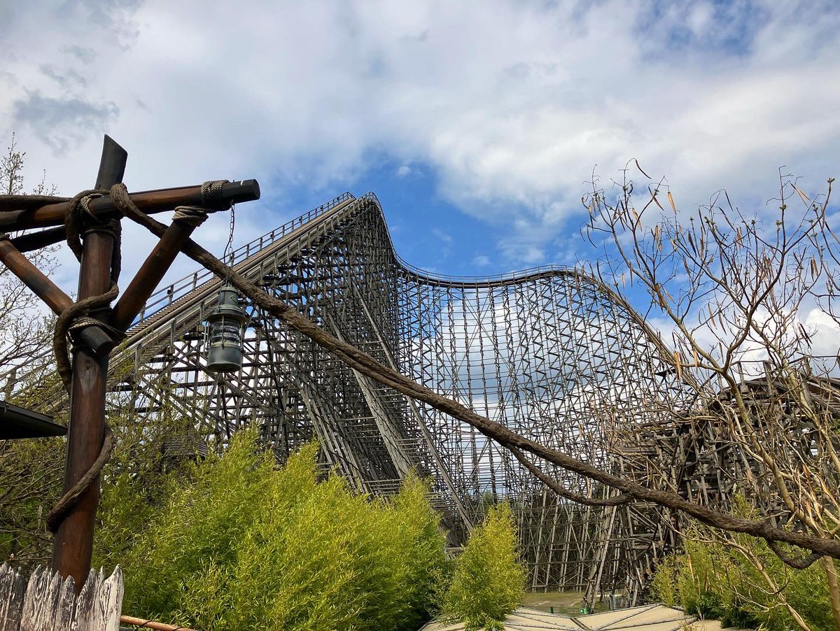 sayhellotorich's tweet photo. Awesome Saturday at @HeideParkResort. Colossos: Kampf der Giganten is a 10/10. Epic ride, epic soundtrack and epic fireballing monster at the end! #HeideParkResort #Soltau #Colossos #GetDatThrill https://t.co/H4IFK0YlZk