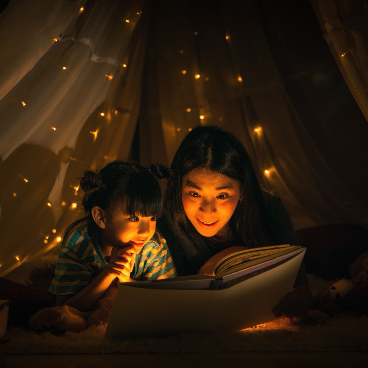 HandersenPub's tweet photo. Check out our latest newsletter, and don't miss the opportunity to vote for Across the Rio Grande/A través del Río Bravo del Norte in the Best of Santa Fe competition, best book by a New Mexico Author. category.

Bilingual Books - https://t.co/kmqbWXy56s https://t.co/ABgFyxBj3v