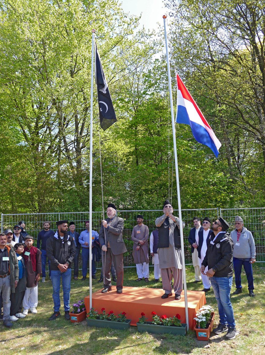 AhmadiyyaNL's tweet photo. #JalsaNL Mubarak!

Dit jaar waren er 1.318 aanwezigen bij de jaarlijkse bijeenkomst van de Ahmadiyya Moslim Gemeenschap. Dank aan onze vrijwilligers en alle aanwezigen! https://t.co/vlTAoX2SSl