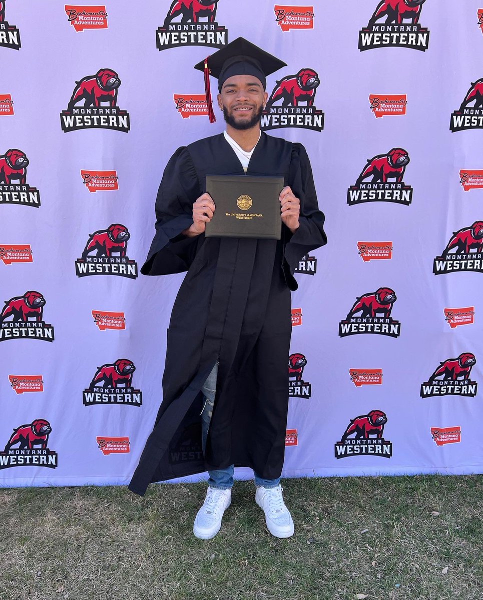 CoachPJensen's tweet photo. Proud, happy, and excited for @max_clark3! He graduated with his Kinesiology degree yesterday! Can’t wait to see what the future holds for him, thank you for everything Max! https://t.co/RnTkRHYCtR
