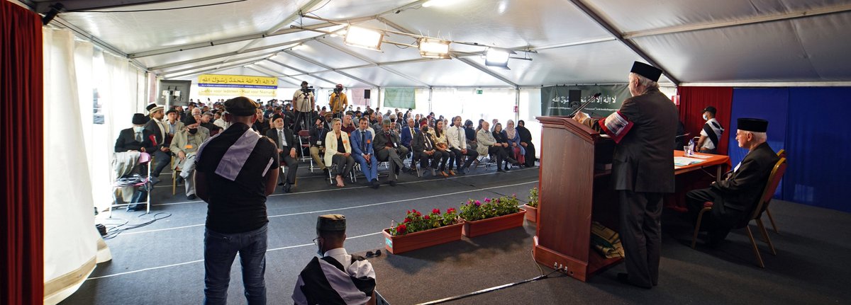 AhmadiyyaNL's tweet photo. #JalsaNL Mubarak!

Dit jaar waren er 1.318 aanwezigen bij de jaarlijkse bijeenkomst van de Ahmadiyya Moslim Gemeenschap. Dank aan onze vrijwilligers en alle aanwezigen! https://t.co/vlTAoX2SSl