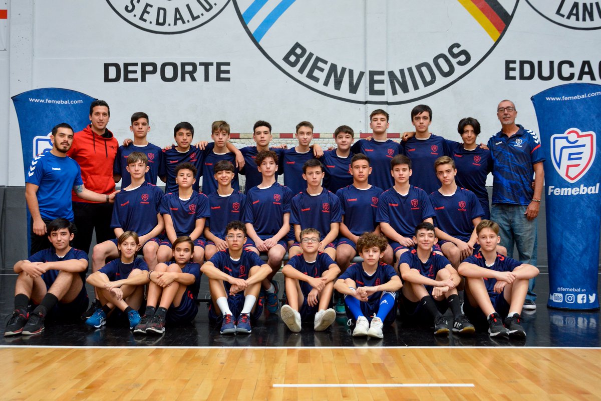 femebal's tweet image. #ProyectoDesarrollo 🤾

👕 Llegó el turno para los varones. En las instalaciones de @sedaloargentina se entregó la indumentaria para las categorías menores, cadetes y juveniles.

💪 Seguimos apostando al desarrollo en las categorías formativas.