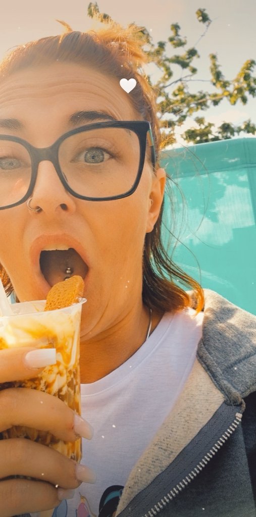Jessieloo56's tweet photo. Open wide #OpenWide #icecream #summer #SummerVibes #holiday #sunnysunday #sunnyday #foryourpage #FYP #selfiee #selfie #follow https://t.co/n6ktLz40Dq