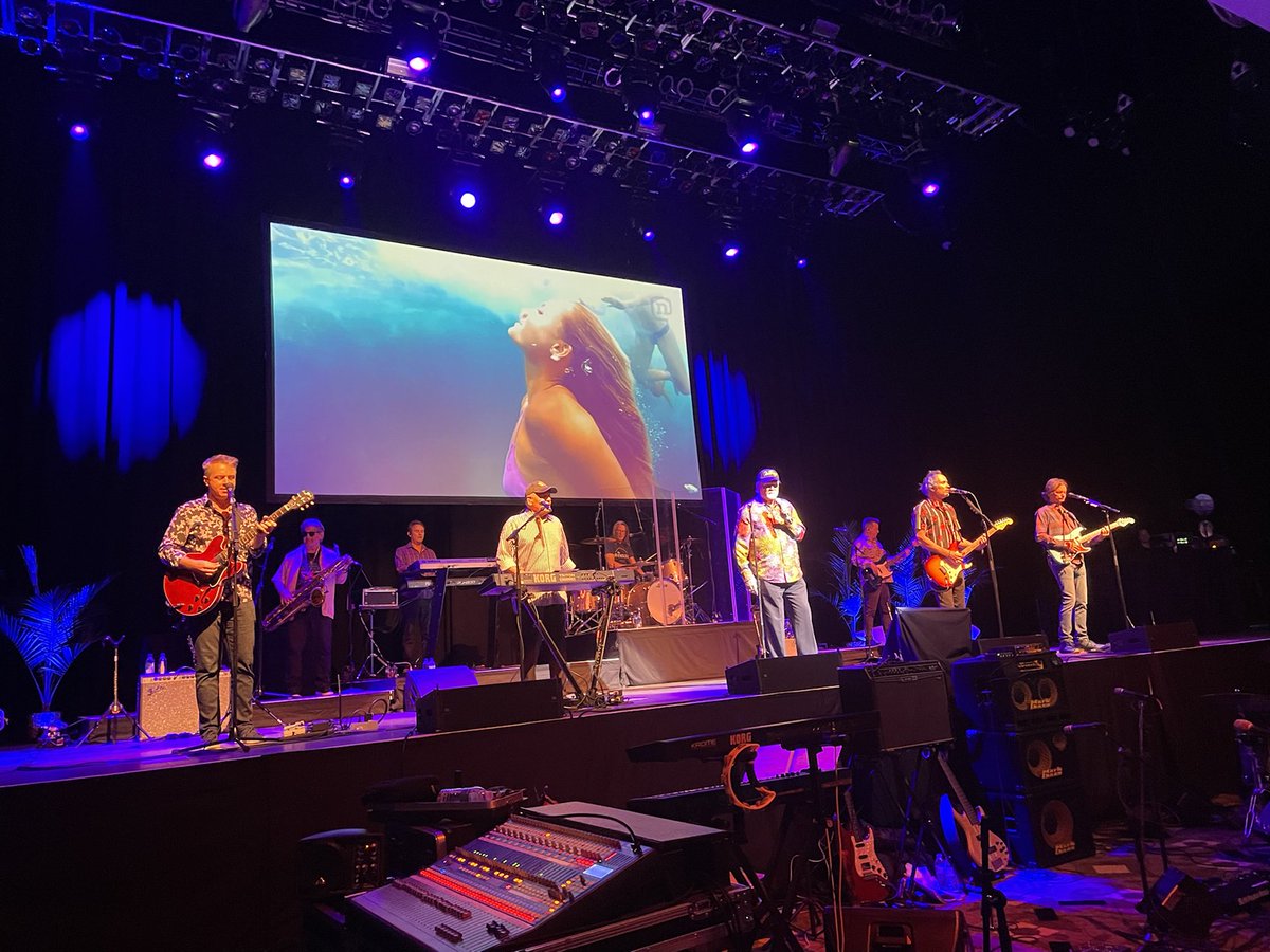 anamarialopezmd's tweet photo. And, of course, a great shout out to The Beach Boys! @JeffHealthNJ @KimmelCancerCtr #grateful to #MyTeam #MyColleagues #together we #care for #patients-#families-#caregivers and our #community #thankyou https://t.co/2EsMFx27Bq