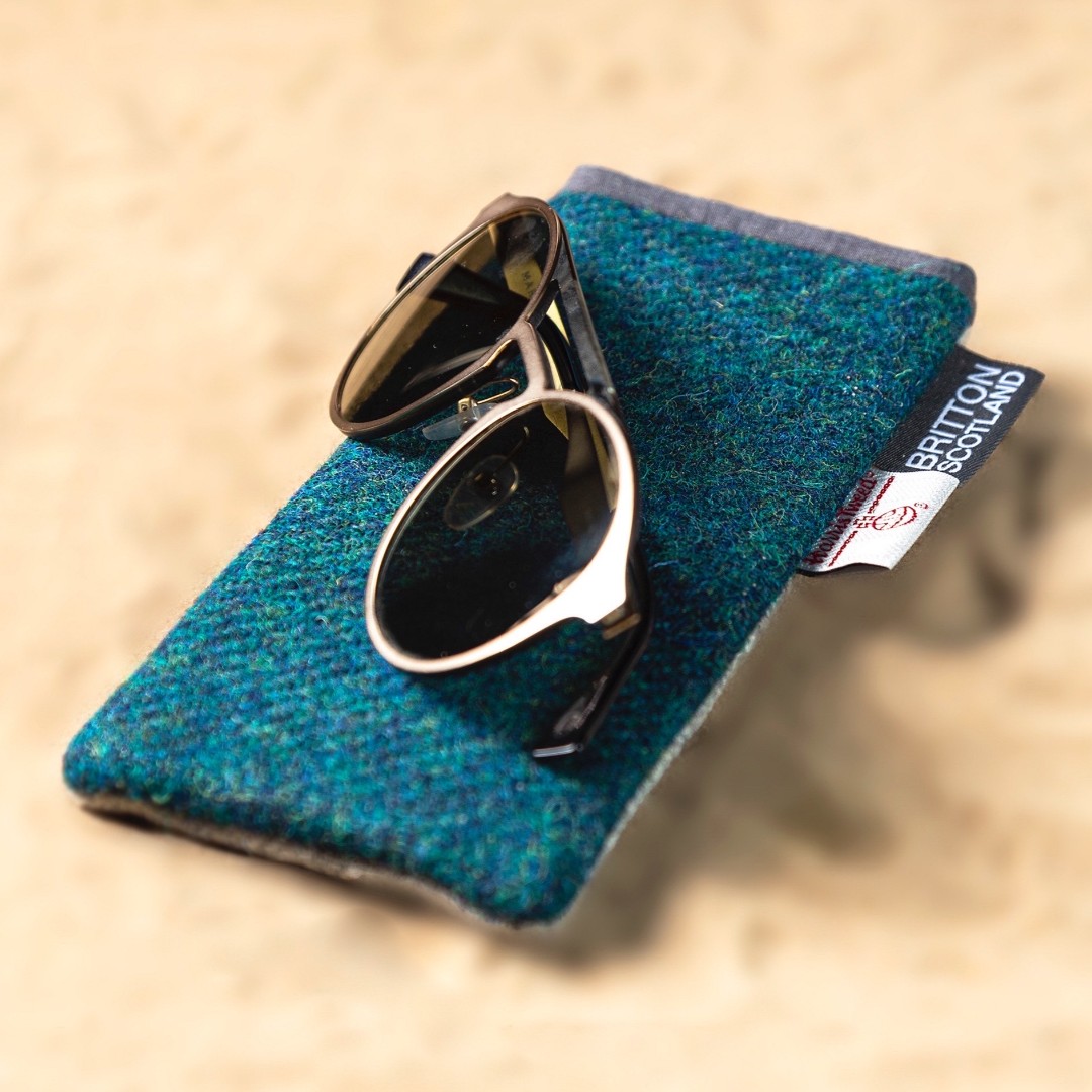 Heartbox_Scot's tweet photo. Road to the Isles - 1st Sneak Peek! ✨​

We are proud to bring you a wee piece of Scottish history this month with your very own Harris Tweed sunglasses case. 🏴󠁧󠁢󠁳󠁣󠁴󠁿​🕶️​

Subscribe by midnight 31st May to receive your gift all the way from the Outer Hebrides!  🌍​🎁 https://t.co/WpbkQriPBa