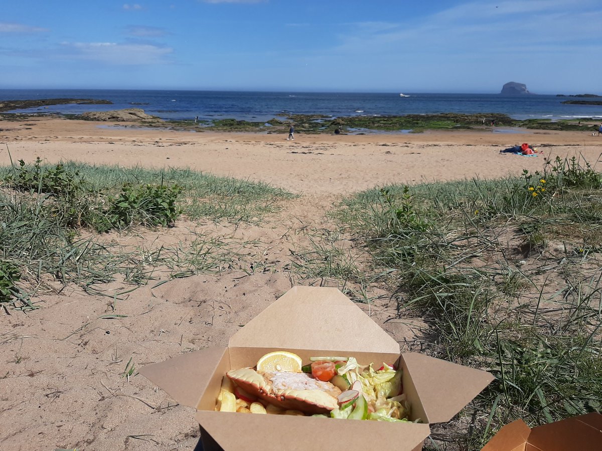 ElalmoLiz's tweet photo. Life is good right now! #lunchwithaview #bassrock #gannets https://t.co/1jN8qpbHhL