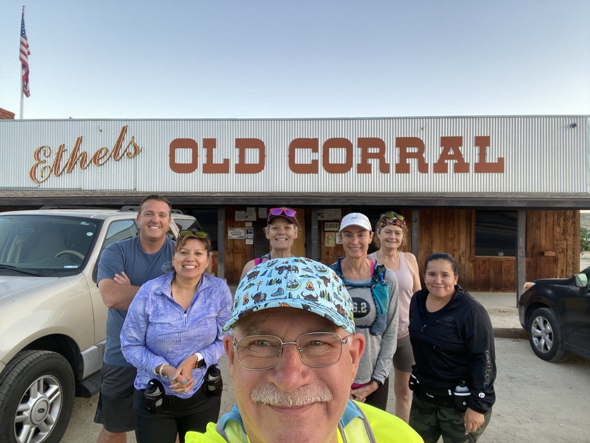 FernetJames's tweet photo. Mother’s Day / Shadow Of The Giants training run All the ladies got a Mother’s Day Flower wore my Luke 5 Adventure Hat #GetSprintsHat Fueled by #GuEnergyLabs https://t.co/bS62fuTNNn