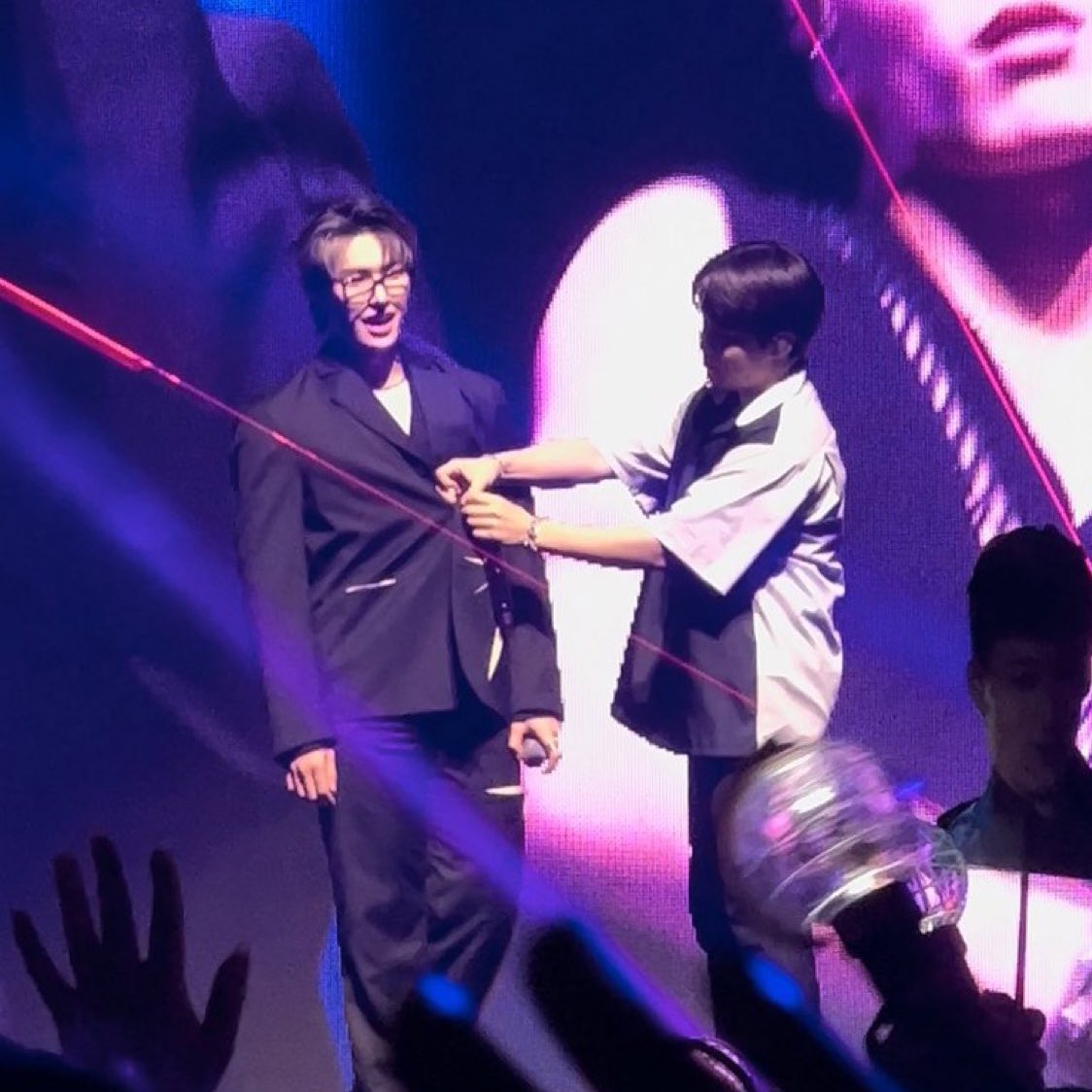 choipopper's tweet photo. jongho be wilding on stage likeee https://t.co/t6gBKJhFeY