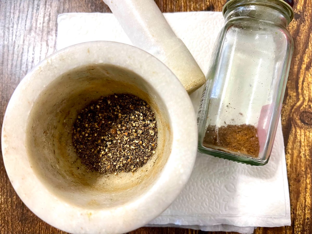 elazfoodchannel's tweet photo. #MothersDay #DryRoasted #Foxnuts #Makhana #snack #spices 
My teenage son made these Savory Foxnuts  (my favorite snack) for me ❤️
Note: Also working on some secret dessert/sweet…🤔 https://t.co/WXZn6WRXOh