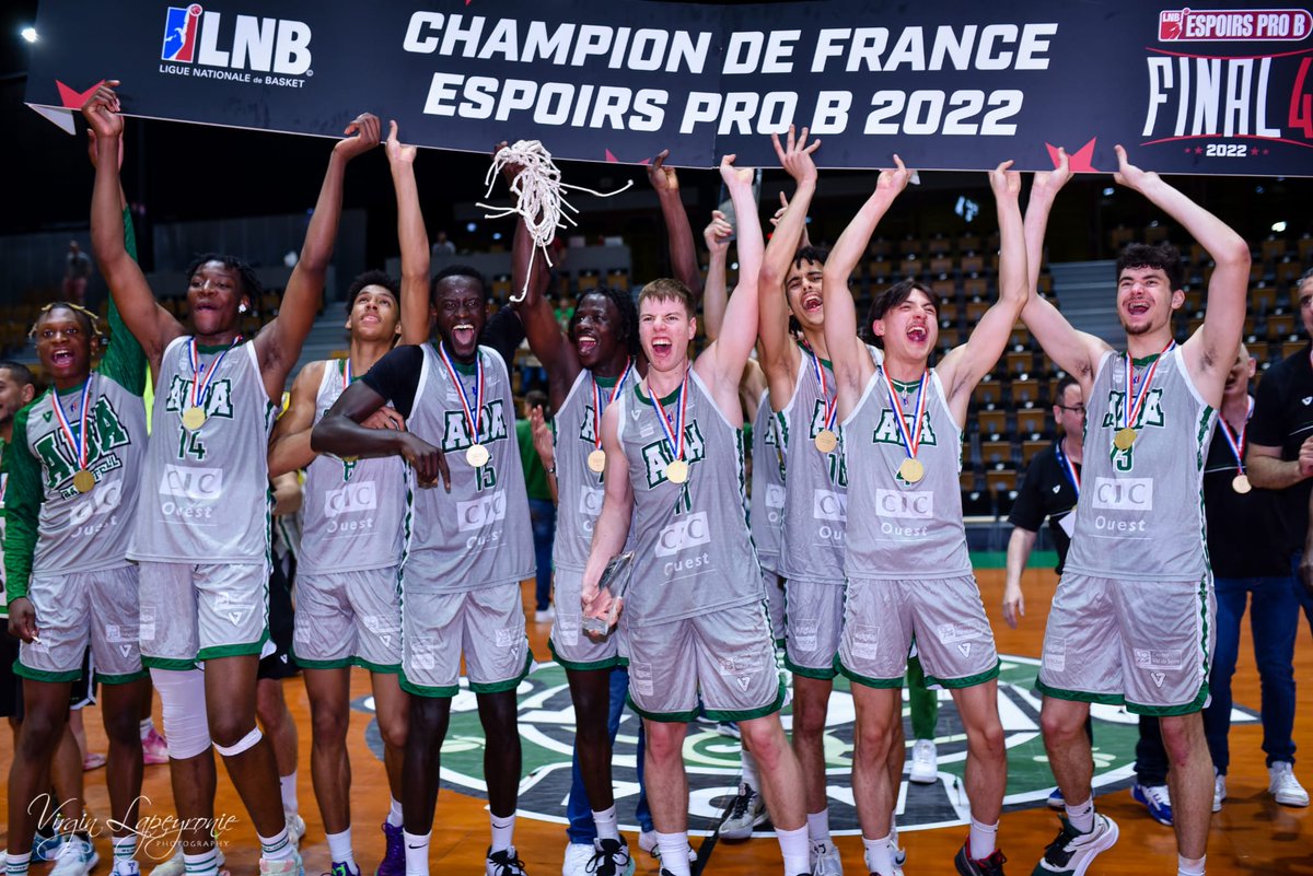 🏆 Les U21 de l'<a href="/ADABloisBasket/">🐝 ADA Blois Basket 41 🐝</a> sacrés champions de France #EspoirsProB 
👉  Une belle récompense pour l'ADA, quatre ans après l'ouverture de son centre de formation
➡️ bebasket.fr/championnat-es…
📸 Virginie Lapeyronie