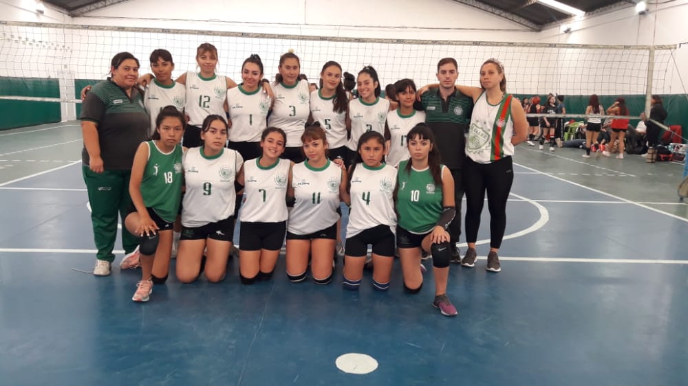 casdcamioneros's tweet photo. 🏐 #Voley #Juvenil
✍️ Estamos EN DIRECTO desde Esteban Echeverria
🕐 Final del partido
📌 Sub 16
Las chicas del Verde arrasaron con un contundente 3 a 0
🟩⬜🟩 #Camioneros 3(25-18)(25-15)(25-13)
🟥⬛🟥 #Viave 0
🌐 https://t.co/BhYTQI97c3 https://t.co/rgBdWg7ml9