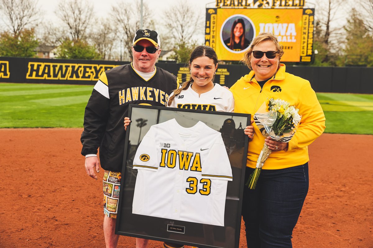 iowasoftball's tweet photo. Congratulations to our two seniors, Kate and Riley 🤍

We're beyond proud of you both.

Once a Hawkeye, always a Hawkeye.

#Hawkeyes x #FightForIowa https://t.co/G1nnKMf1Hs