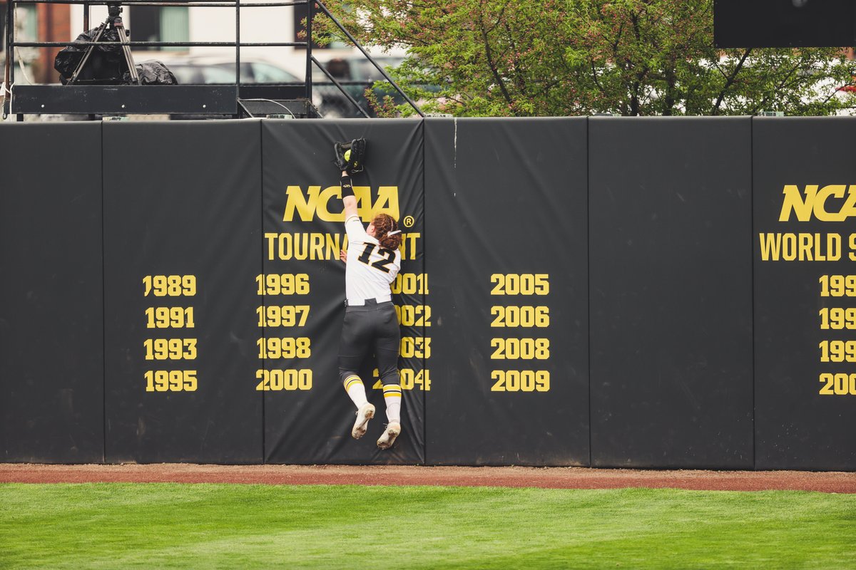 iowasoftball's tweet photo. Congratulations to our two seniors, Kate and Riley 🤍

We're beyond proud of you both.

Once a Hawkeye, always a Hawkeye.

#Hawkeyes x #FightForIowa https://t.co/G1nnKMf1Hs