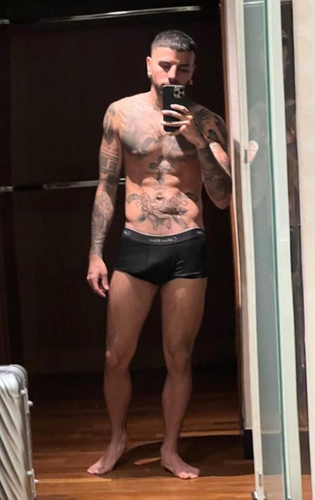 ffelipeandrade0's tweet photo. @rauwalejandro
Tá de parabéns Hem
As cuecas da @CalvinKlein
Nunca tiveram um design tão bom
Vem que eu te mostro o que o Brasileiro tem
#brazilera https://t.co/XPEBl4upfi