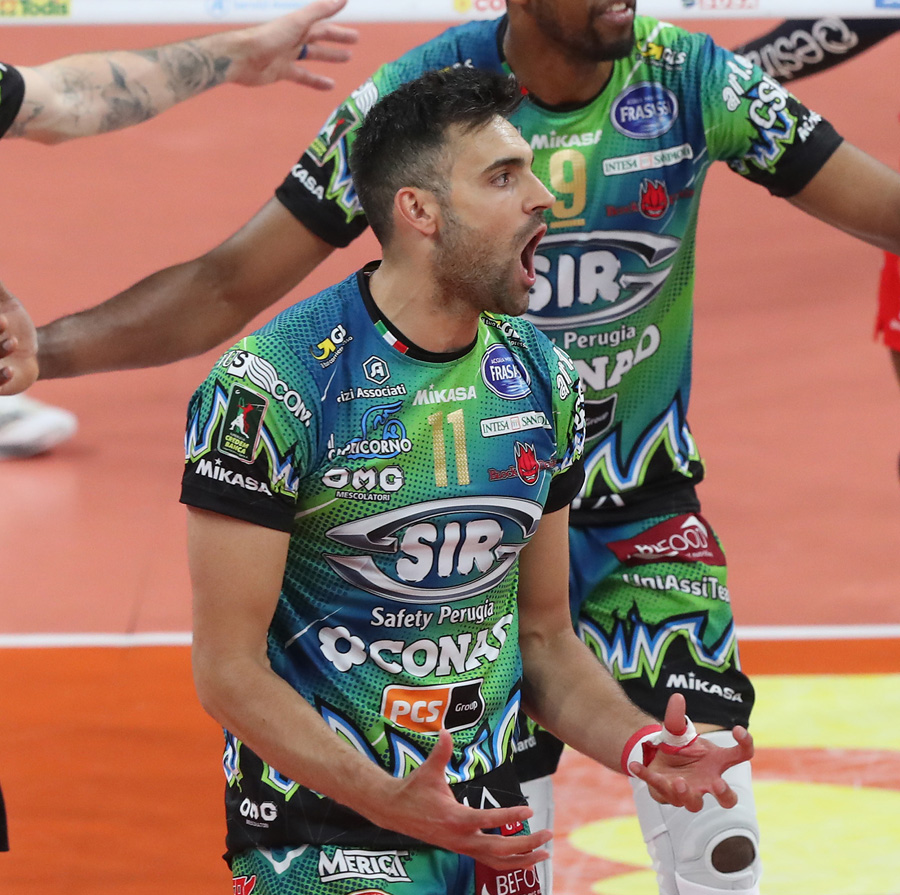 🔥 Para dimensionar la carrera de estos dos 🇦🇷 en la NBA del vóley

💥 <a href="/LucianoDeCecco/">Luciano De Cecco</a> llegó hoy a 25 partidos en finales 🇮🇹 (6ª vez que juega por el Scudetto, ganó dos títulos)

🏐 <a href="/sebasole11/">sebastian solé</a> disputó su 15º juego en finales (4ª vez que va por la corona, logró un título)