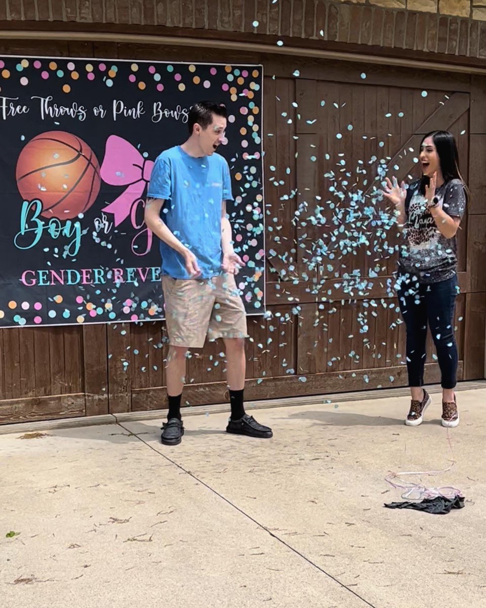 michaelaswitch1's tweet photo. This Mother’s Day we have a sweet baby on the way. We can’t wait to meet our baby boy in November! 💙 https://t.co/N8zdsJdXua