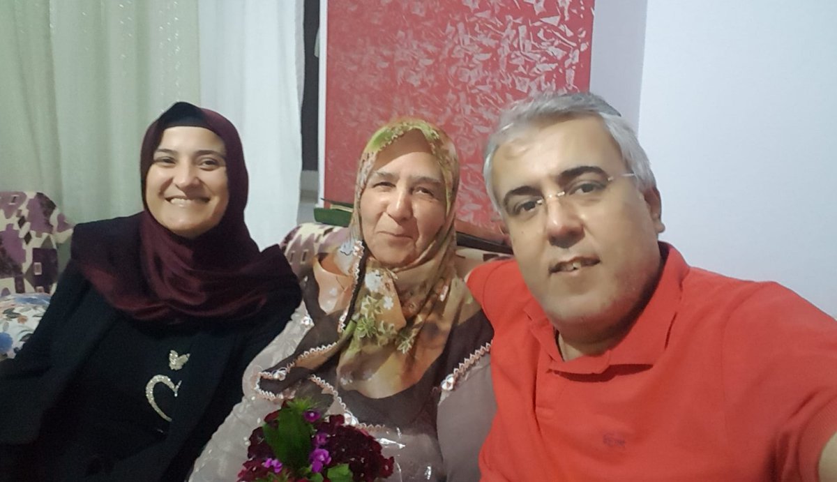 bdBDemir's tweet photo. Biraz geç de olsa dünyadaki en değerlilerimin Anneler Günü'nü kutladım. Bu vesile ile başta şehit ve gazi anneleri olmak üzere tüm annelerin ve anne adaylarının Anneler Günü'nü kutlarım. https://t.co/gkAlXaeQxI