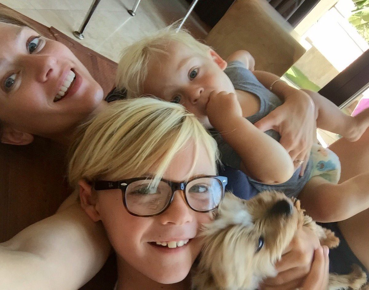 ajcookdaily's tweet photo. happy mother’s day aj! https://t.co/4P3P9dykzR