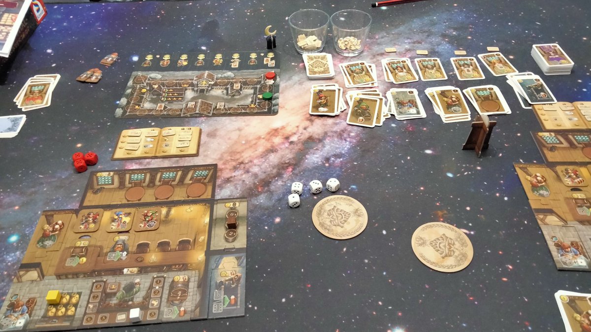 Berti_Diz's tweet photo. Hoy jugamos dos partidillas seguidas a #TabernasDeValfonda un constructor de mazos 🃏 con trabajadados 🎲 en el que tienes que gestionar una taberna y que se juega en 1 hora +-🕐 https://t.co/hpzeqjG6JY