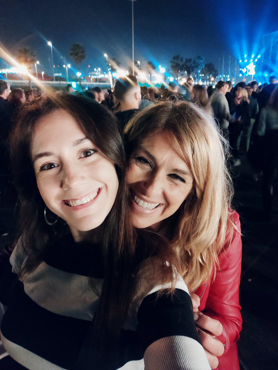 L'estime, i molt 🖤 I Fito va ser un dels grups que li va donar més força encara a la nostra amistat, i continua així. Què nit la d'anit <a href="/melubort/">Carmen Bort</a> 🎸 Sumem altre concert juntes!