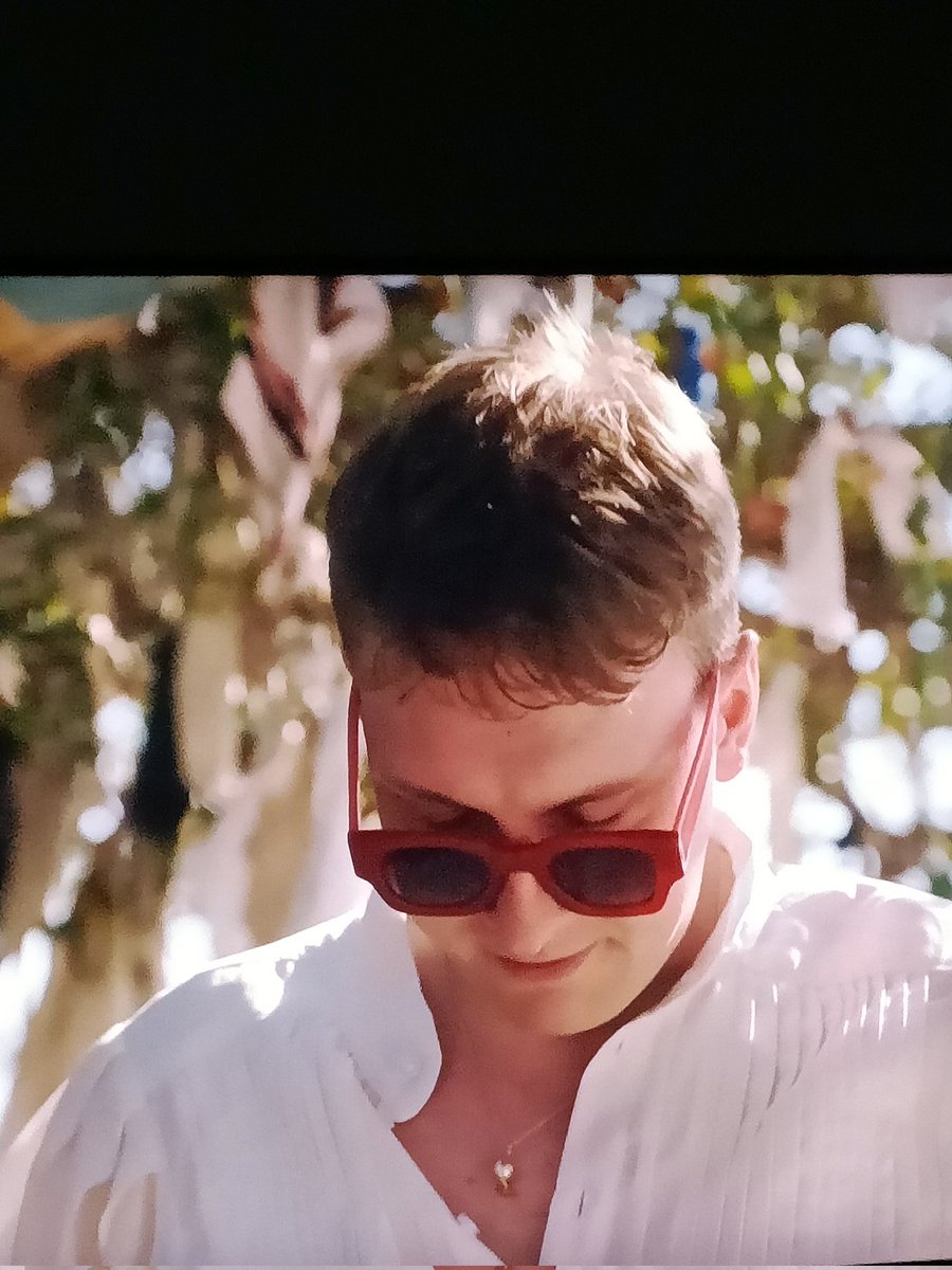 picayunish's tweet photo. @joelycett please can you tell me where your pink and red sunglasses are from? https://t.co/akcOIHphJR