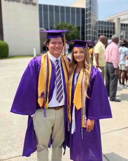 𝑺𝒆𝒏𝒊𝒐𝒓 𝑺𝒖𝒏𝒅𝒂𝒚

This week for Senior Sunday we want to show off a few of our ambassadors that walked the stage and graduated this weekend.

See the entire post here: instagram.com/p/CdTsDDpOhJx/…

#ecu #ecu22 #piratenation #eastcarolina