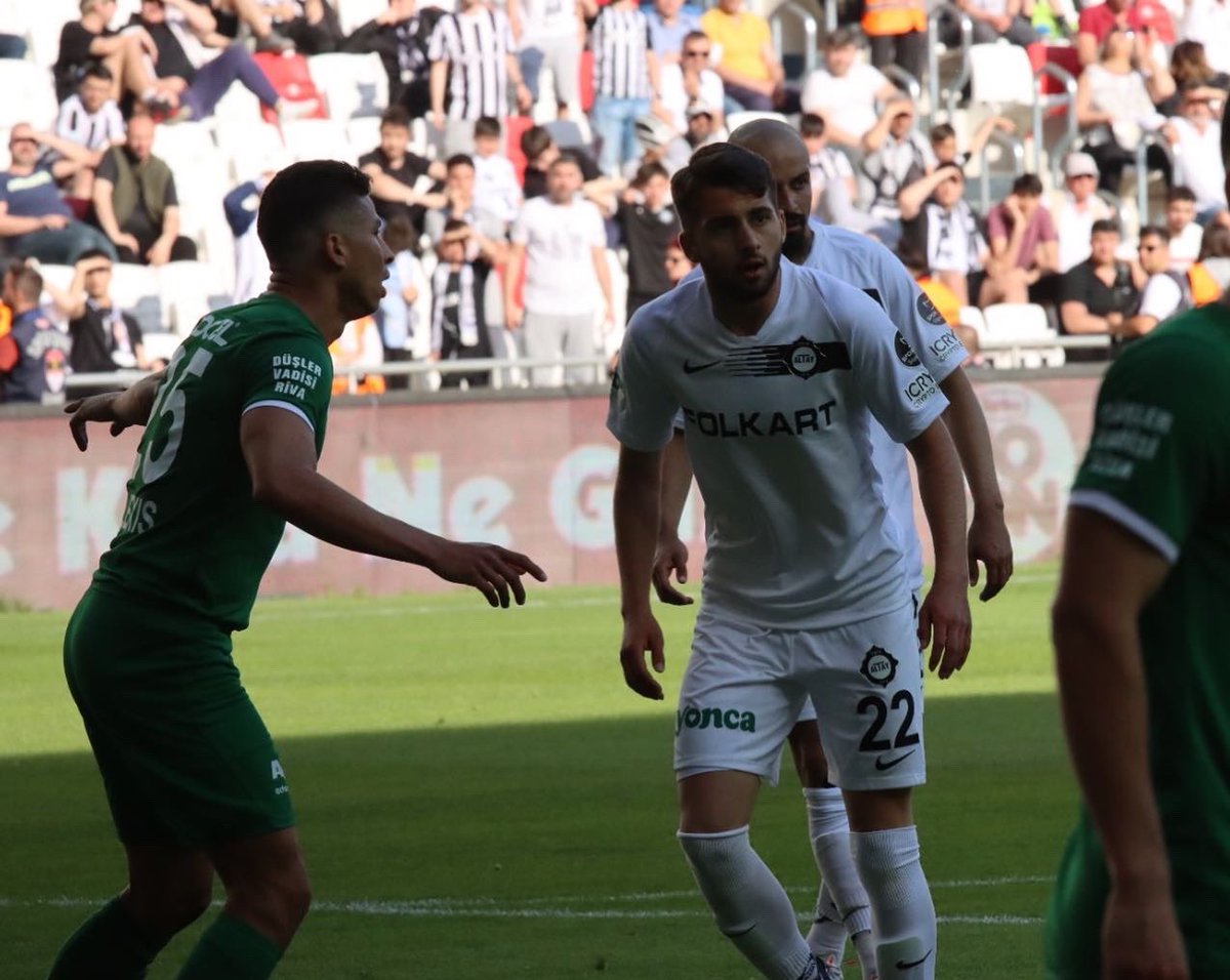 Zorluklar başarının değerini arttıran şeylerdir derler..Bugün, yaşadığım o zorluklardan öğrendiklerimle ilk hayalimi gerçekleştirdim.Bu süreçte yanımda olan ve beni destekleyen herkese çok teşekkür ediyorum.Yarın yeni hayaller için çalışma zamanı 🖤🤍