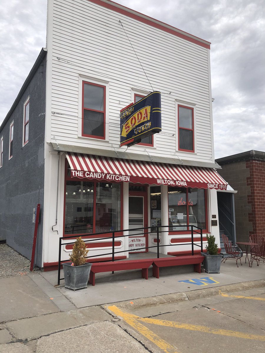 mahonsports's tweet photo. Made 1st visit to #CandyKitchen & who do I run into—one of #Wilton’s famous citizens— 90 year-old #JerryHilgenberg who was 1st team #AllAmerican center @HawkeyeFootball in 1953! https://t.co/7Z6FNTXiZH