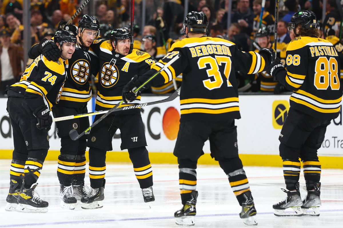 NHLBruins's tweet photo. Way to be, 63. 👊 https://t.co/MHrT4nXdjf