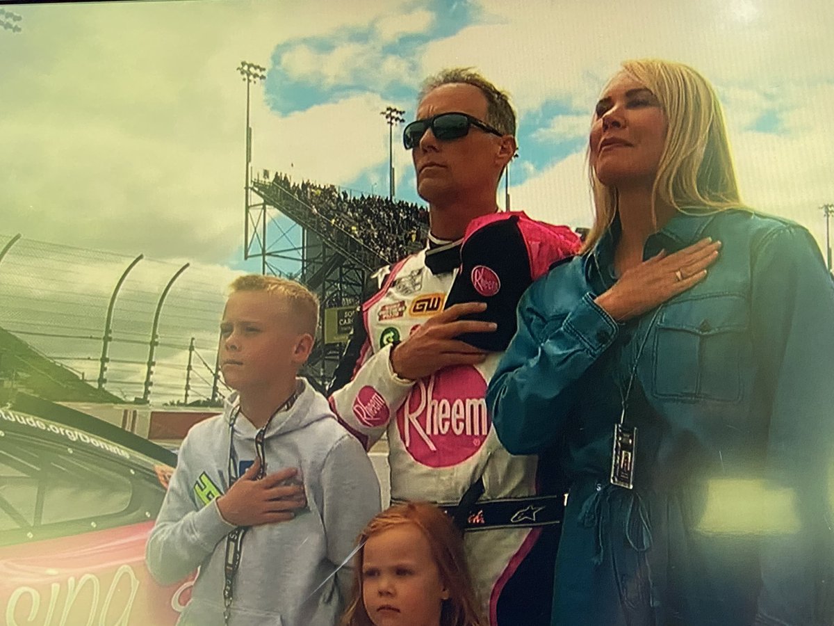 hbpRacing's tweet photo. For all the moms out there…
We know you ❤️ racing @TooToughToTame!
We are giving away some awesome @KevinHarvick swag.
To be entered, RT &amp; follow us &amp; @hbpizza!
Winners drawn randomly.
#girlslikeracingtoo 
#hbpracing https://t.co/MlfTEoIsdn