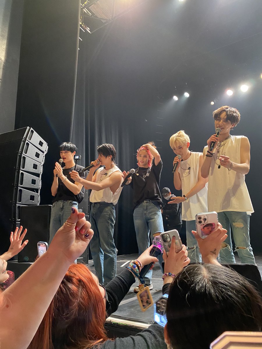 JacqPaquette's tweet photo. Iβm meeting @CIX_twt today
Iβm meeting @CIX_twt today
Iβm meeting @CIX_twt today
Iβm meeting @CIX_twt today
Iβm going to vomit
#cixfansign #cixinchicago #cixinchicago #CIX_US_TOUR #CIX_REBEL_in_US https://t.co/OctOAV7kLd