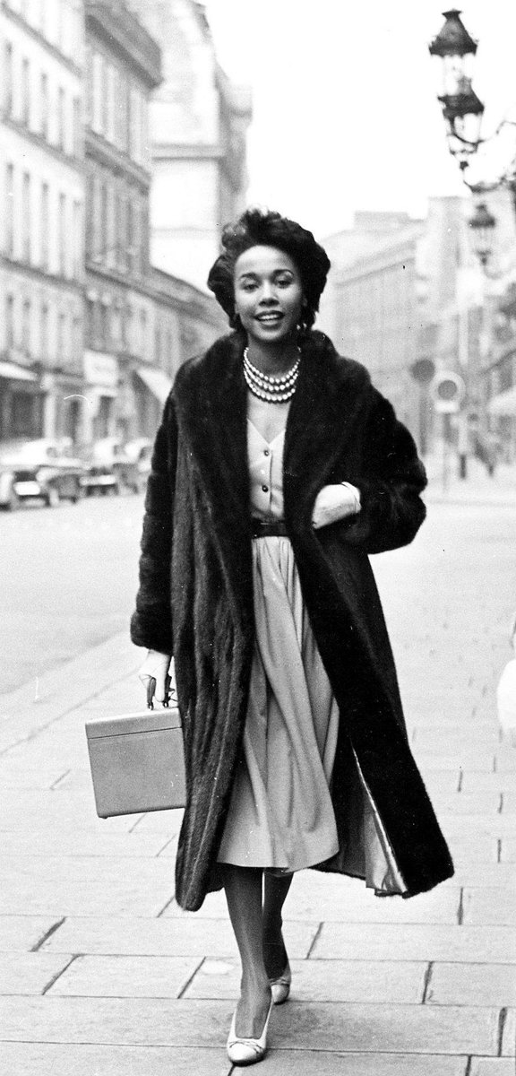 TheTimBurgess's tweet photo. Diahann Carroll #SundayStyles https://t.co/3UNNWeTnrD