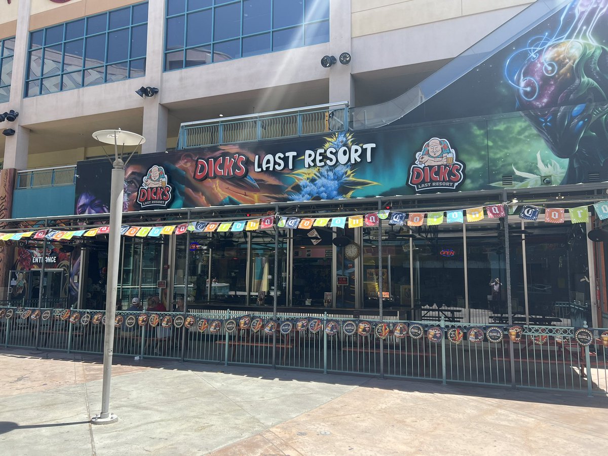 johnnykats's tweet photo. A Sunday walk to this scene … #Neonopolis Dick’s Last Resort, Toy Shack, “Faaabulous Drag Brunch” @NotorietyLiveLV @EdieEntertainer #RJnow @reviewjournal https://t.co/Z0XDcCpFfF