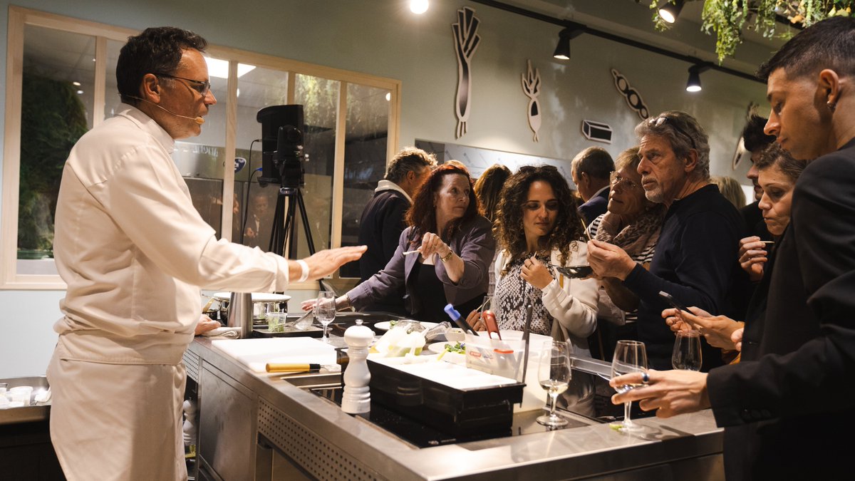 DijonCIGV's tweet photo. 18 000 visiteurs en ce week-end inaugural à la Cité de la gastronomie @DijonCIGV  ! Merci à toutes et tous de l'avoir accueillie avec autant d'enthousiasme et de gourmandise ! La Cité est fermée le lundi 9 mai (sauf le cinéma Pathé) pour une pause bien méritée. Rdv le 10 mai. https://t.co/0mkk8wOxGO