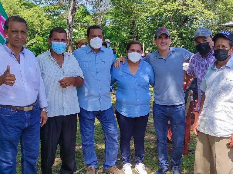 CaDemocratico's tweet photo. Nuestro presidente @romuloroux sigue recorriendo, escuchando a nuestra gente y reafirmando su compromiso de cambiar el rumbo del país; La Mesa en Veraguas quiere #HacerLasCosasBien https://t.co/ZzXTswKUw6
