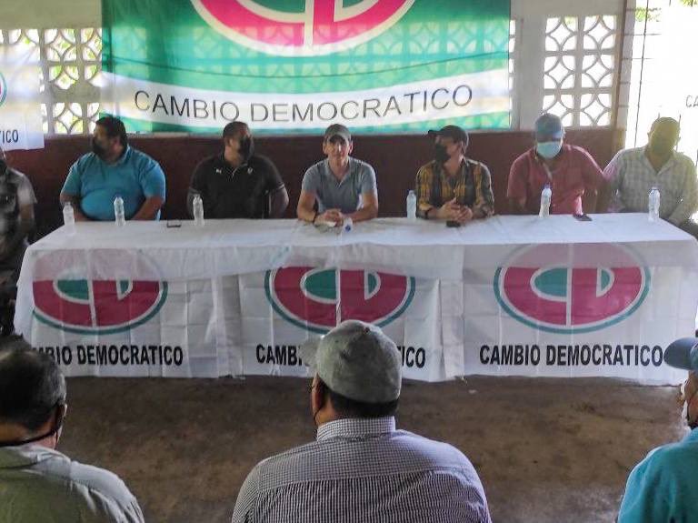 CaDemocratico's tweet photo. Nuestro presidente @romuloroux sigue recorriendo, escuchando a nuestra gente y reafirmando su compromiso de cambiar el rumbo del país; La Mesa en Veraguas quiere #HacerLasCosasBien https://t.co/ZzXTswKUw6