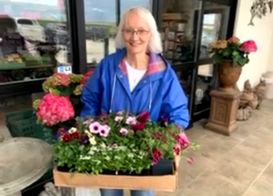 Happy Mother's Day to all the moms, grandmas, great grandmas - and to the aunts, sisters and friends who help us along the way to do our best raising our kids.

Mother's Day tradition - shopping for flowers at Hills Gardens.

#MothersDay #albertlea