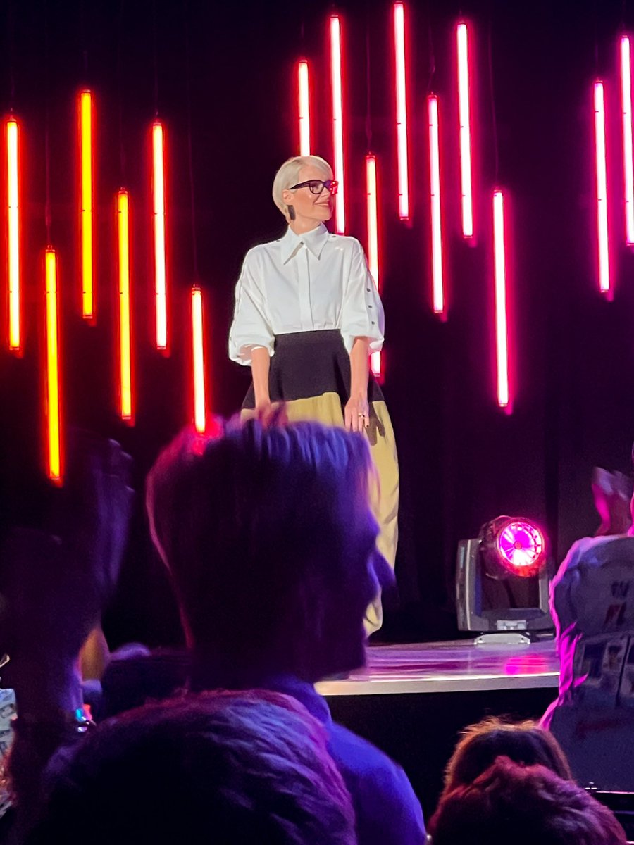 sarahpaulsbean's tweet photo. new photo of sarah paulson at #netflixisajoke fest’s lgbtq+ event last night- LOOK AT HER<3 https://t.co/yxYLb5leak