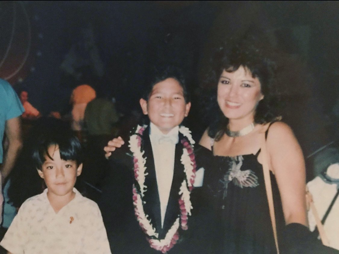 ashtsuji's tweet photo. Happy Moms Day!
Here’s a flashback to one of my hosting gigs for the Children’s Miracle Network Telethon for Kapi`olani Hospital 😆
#mothersday #happymothersday #throwback #flashback #childrensmiraclenetwork #miraclenetwork #kapiolanihospital https://t.co/oGCXSnLNRk