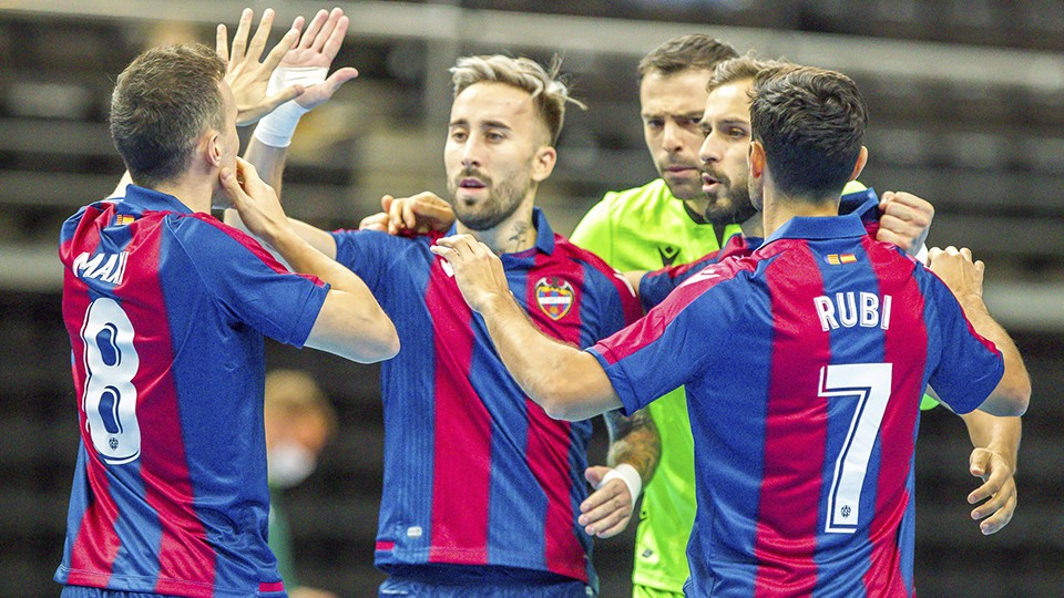 FutbolBaseCeuta's tweet photo. Los jugadores del Levante UD FS festejan un golVÍDEO | Las Mejores Jugadas: Elaboración milimétrica del Levante UD
Los equipos de la Liga Nacional de Fútbol Sala han hilvanado grandes jugadas en la disputa de la Jornada 26.  #FútbolSala #Futsal

https://t.co/RP6hyyJBwl https://t.co/I96KARYA4N