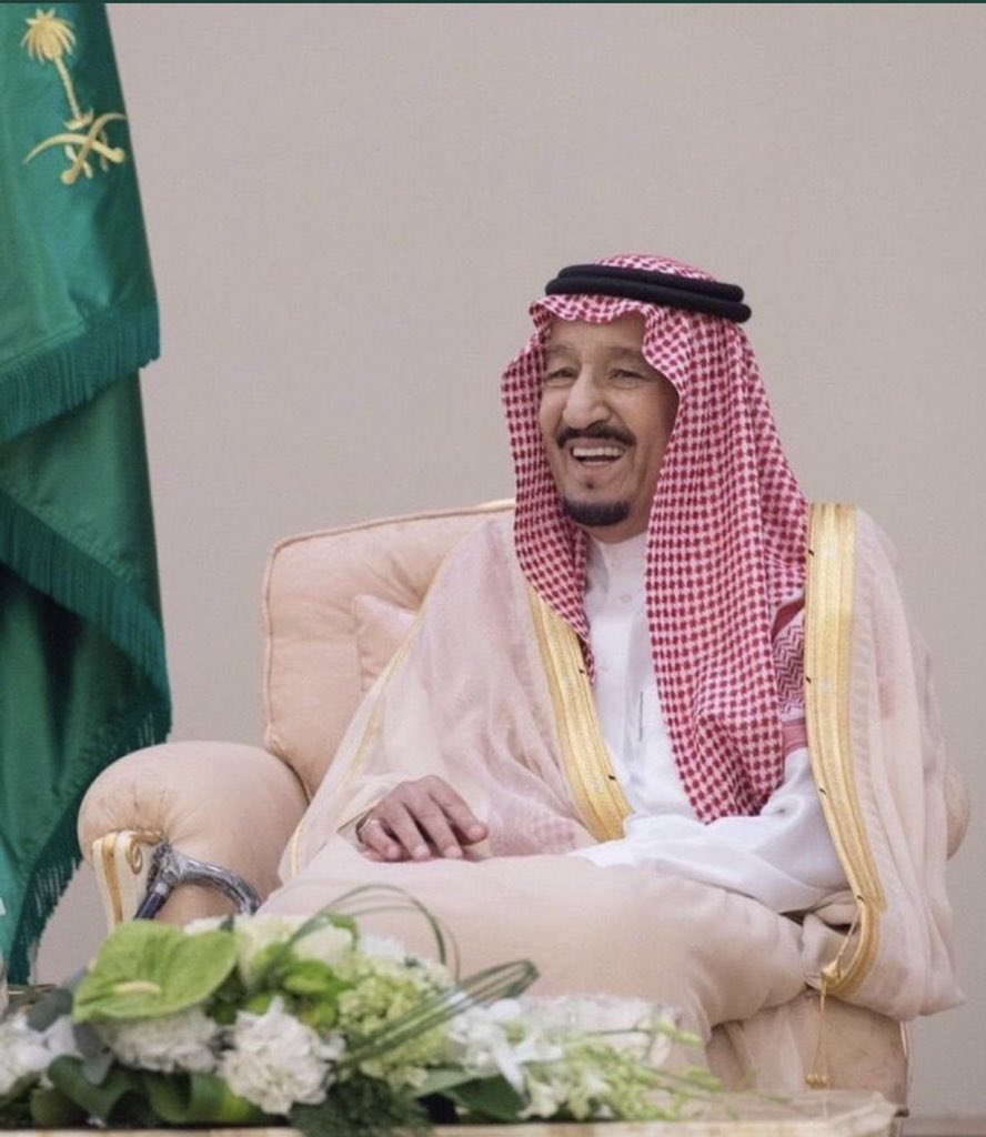 اللهم احفظ خادم الحرمين الشريفين الملك سلمان بن عبدالعزيز من كل سوء ومكروه وألبسه ثوب الصحة والعافية