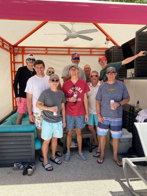 rockyk2121's tweet photo. 50 somethings and 20 somethings at Flamingo for @kade_kobel21 Bday . Fun times ! Put your money on the old guys!!! https://t.co/5zKNvIVQ9i