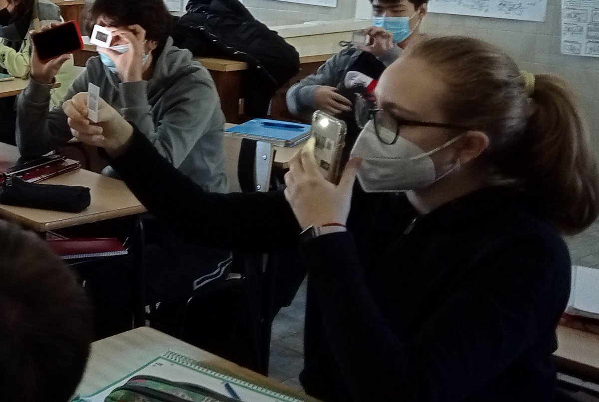 SagratCorDip's tweet photo. L'alumnat de 4tESO-Professional ha participat en el projecte de ciència ciutadana #StreetSpectra d'@ACTION4CS per fer-se conscient de la #ContaminacióLumínica a la nostra ciutat.A l'assignatura de tecnologia han après els tipus de contaminació lumínica i els seus efectes nocius, https://t.co/Cuw2kvwE13
