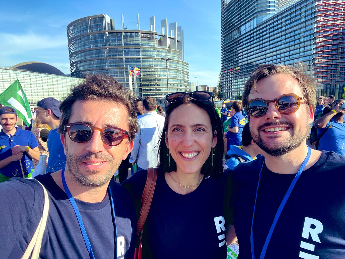 fxmenou's tweet photo. Depuis deux ans, elle nous a aidé à résister, elle nous a protégé, elle nous a soigné.
Aujourd’hui elle est aux côtés d’un peuple et d’un État voisin sauvagement agressés.

L’Europe méritait bien une marche à la veille du 9 mai. 🚶🏻‍♂️🇪🇺🙏🏼 @RenaissanceUE https://t.co/erPCqpkRo9