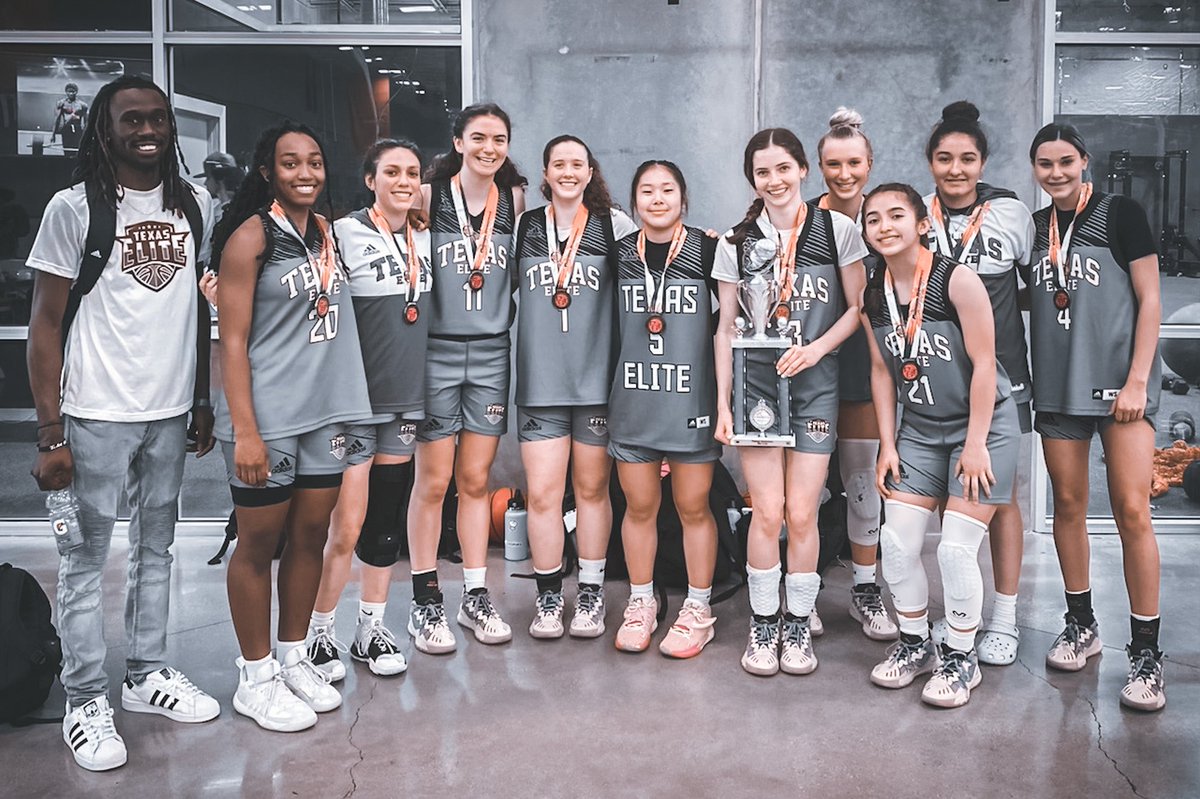 NotTeamLex's tweet photo. FOR THE MOMS 💛🌺
#YellowRose | #ProBoost | @PBRhoops https://t.co/c6BewmIoGD