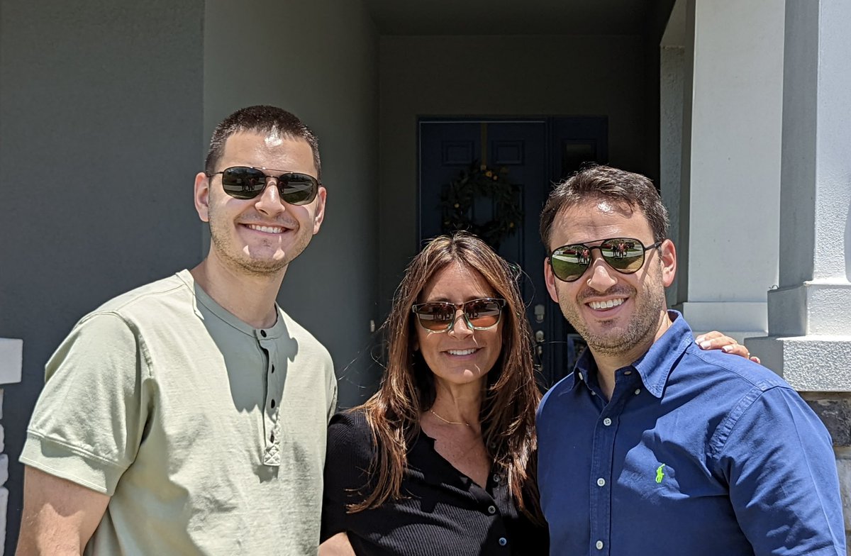 michaelandrichh's tweet photo. Take a moment and realize, life’s good. Love you Mom. https://t.co/9zyIFDljDI
