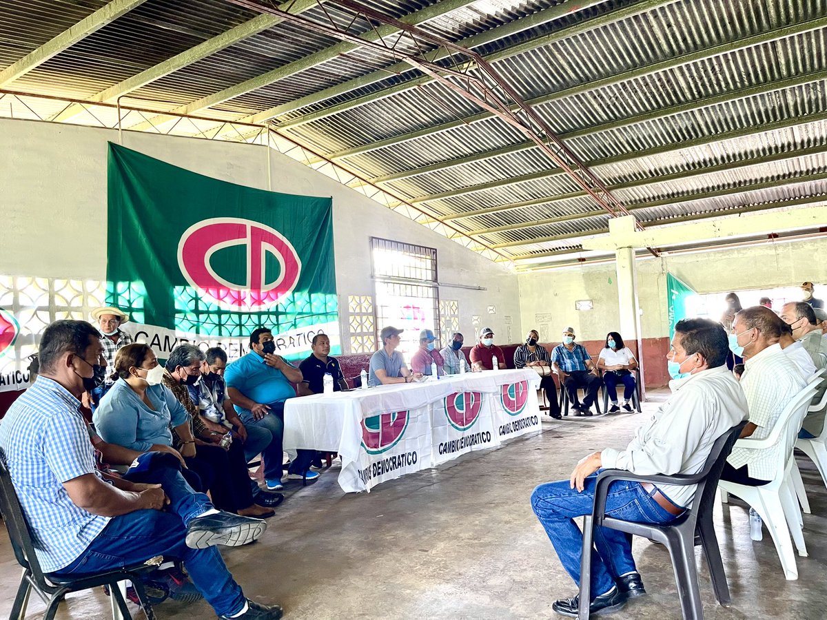 romuloroux's tweet photo. Hoy en La Mesa, Veraguas, participé de inscripciones y reunión de organización con mis grandes amigos Albis Camarena y Jhon Hidalgo; gracias autoridades, convencionales y precandidatos del circuito 9-2 por su apoyo a nuestro proyecto presidencial que busca hacer las cosas bien. https://t.co/9gypAd4NyM