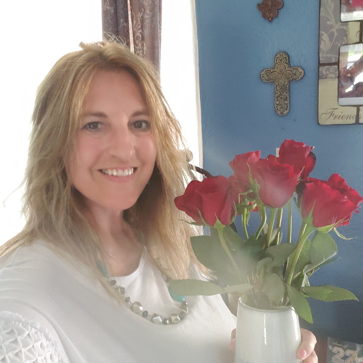 lisasalinas4's tweet photo. Birthday and Mother's Day 🌹 https://t.co/RunK61xylC